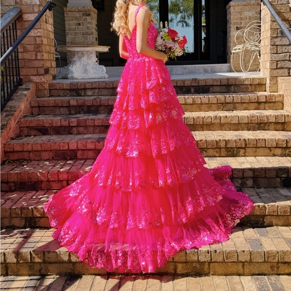 This is such a gorgeous dress. Only wore once for senior prom pics. - Picture 1 of 4